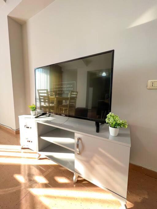 Scanderbeg Square 2Br Apt Тирана Екстер'єр фото
